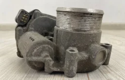 Дроссельная заслонка для Audi A4 2012 года на фотографиях