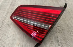 Фонарь внутренний правый для Volkswagen Passat 2019 года на фотографиях