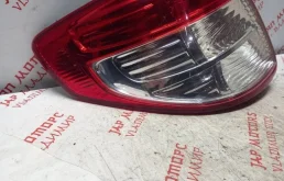 Фонарь левый для Suzuki SX4 2011 года на фотографиях