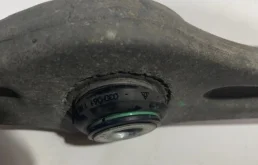 Рычаг передний левый нижний для Mercedes-Benz S class 2014 года на фотографиях