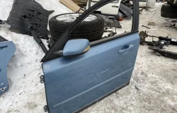 Дверь передняя левая для Volvo S40 2011 года на фотографиях