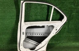 Дверь задняя правая для Mercedes-Benz C class 2010 года на фотографиях