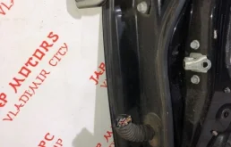 Дверь передняя правая для Suzuki SX4 2008 года на фотографиях