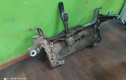 Подрамник двигателя для Volkswagen Passat 2012 года на фотографиях