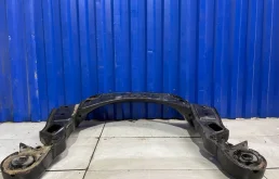 Подрамник двигателя для Audi A6 2008 года на фотографиях