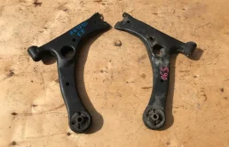 Рычаг передний правый нижний для Toyota Avensis на фотографиях