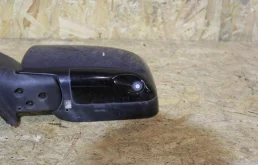 Стекла и зеркала для Nissan X-Trail 2006 года на фотографиях