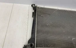 Радиатор охлаждения ДВС для Hyundai Tucson 2015 года на фотографиях