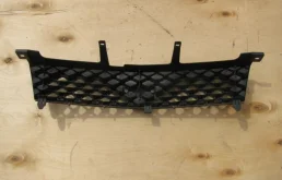 Решетка радиатора для Nissan X-Trail 2004 года на фотографиях