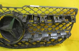 Решетка радиатора для Mercedes-Benz GLK class 2015 года на фотографиях