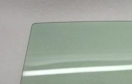 Стекло двери переднее левое для Volkswagen Polo 2016 года на фотографиях