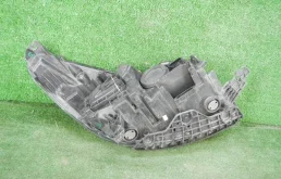 Фара левая для Ford Kuga 2015 года на фотографиях