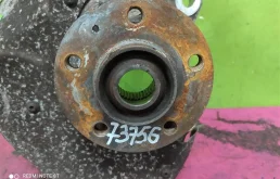 Кулак поворотный левый для Audi A6 2012 года на фотографиях