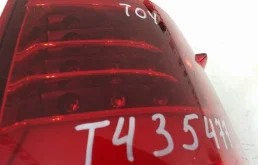 Фонарь правый для Toyota Land Cruiser 2018 года на фотографиях