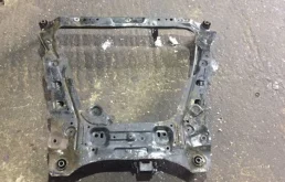 Подрамник двигателя для Nissan X-Trail 2017 года на фотографиях