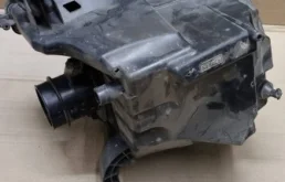 Корпус воздушного фильтра для Ford Focus 2006 года на фотографиях