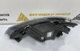 Фара правая для Volkswagen Polo 2013 года на фотографиях