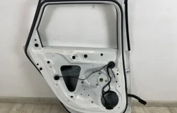 Дверь задняя левая для Audi A4 2016 года на фотографиях