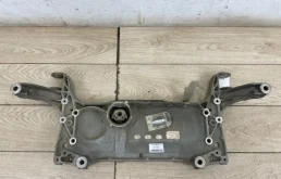 Подрамник двигателя для Volkswagen Passat 2008 года на фотографиях