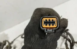 Проводка моторного отсека для Hyundai Solaris 2010 года на фотографиях