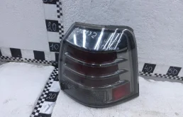 Фонарь внешний левый для Toyota Land Cruiser 2008 года на фотографиях