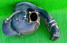 Впускной коллектор для Volkswagen Passat 2003 года на фотографиях