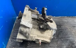 Картер МКПП для Skoda Octavia 2004 года на фотографиях