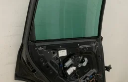 Дверь задняя левая для Volkswagen Touareg 2004 года на фотографиях