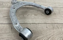Рычаг передний левый верхний для Volkswagen Touareg 2010 года на фотографиях