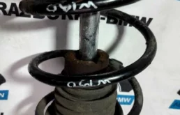 Амортизатор передний левый для BMW 5er 1999 года на фотографиях