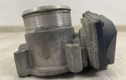 Дроссельная заслонка для Audi A4 2012 года на фотографиях