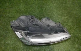 Фара правая для Volkswagen Jetta 2015 года на фотографиях