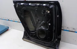 Двери для Audi Q8 на фотографиях