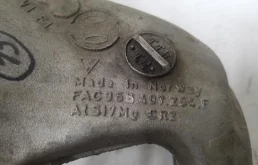 Кулак поворотный правый для Porsche Macan на фотографиях