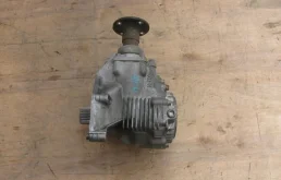 Редуктор переднего моста для Nissan X-Trail 2001 года на фотографиях