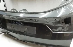 Дверь багажника для Ford Kuga 2018 года на фотографиях