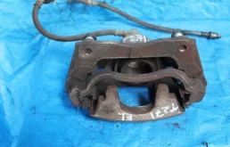 Суппорт передний левый для Toyota Avensis на фотографиях