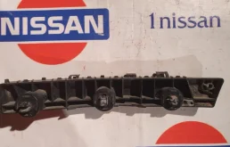 Кронштейн переднего бампера левый для Nissan X-Trail 2018 года на фотографиях