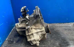 Картер МКПП для Skoda Octavia 2004 года на фотографиях