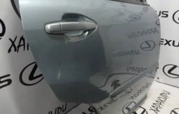 Дверь задняя правая для Lexus RX 2005 года на фотографиях