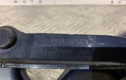 Крепление петли капота для Peugeot 308 на фотографиях