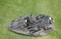 Фара правая для Volkswagen Jetta 2015 года на фотографиях