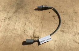 Лямбда-зонд (верхний) для Nissan X-Trail на фотографиях