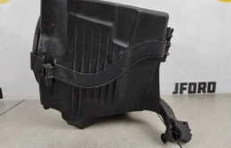 Корпус воздушного фильтра для Ford Focus 2009 года на фотографиях