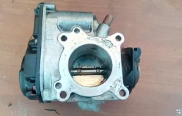 Блок дроссельной заслонки для Skoda Octavia 2002 года на фотографиях