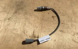 Лямбда-зонд (верхний) для Nissan X-Trail на фотографиях
