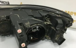 Фара ксенон левая для Skoda Octavia 2010 года на фотографиях