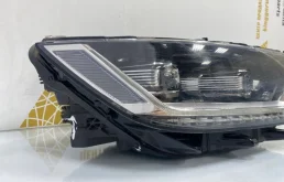 Фара ксенон левая для Volkswagen Passat 2015 года на фотографиях