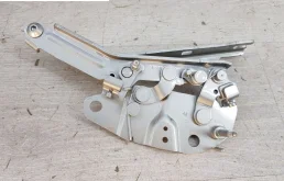 Петля капота левая для Volkswagen Tiguan 2024 года на фотографиях