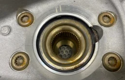 Кулак поворотный левый для Porsche Macan на фотографиях